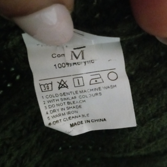 Oversized Twisted Front Long Sleeve Cropped Sweater - Picture 4 of 7